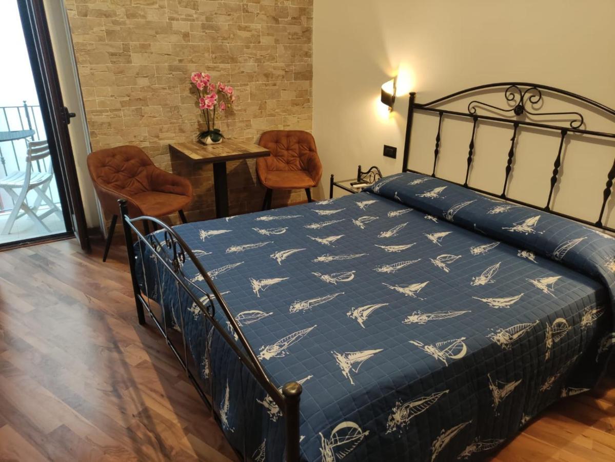 Uria Rooms & Suite B&B Вьесте Экстерьер фото