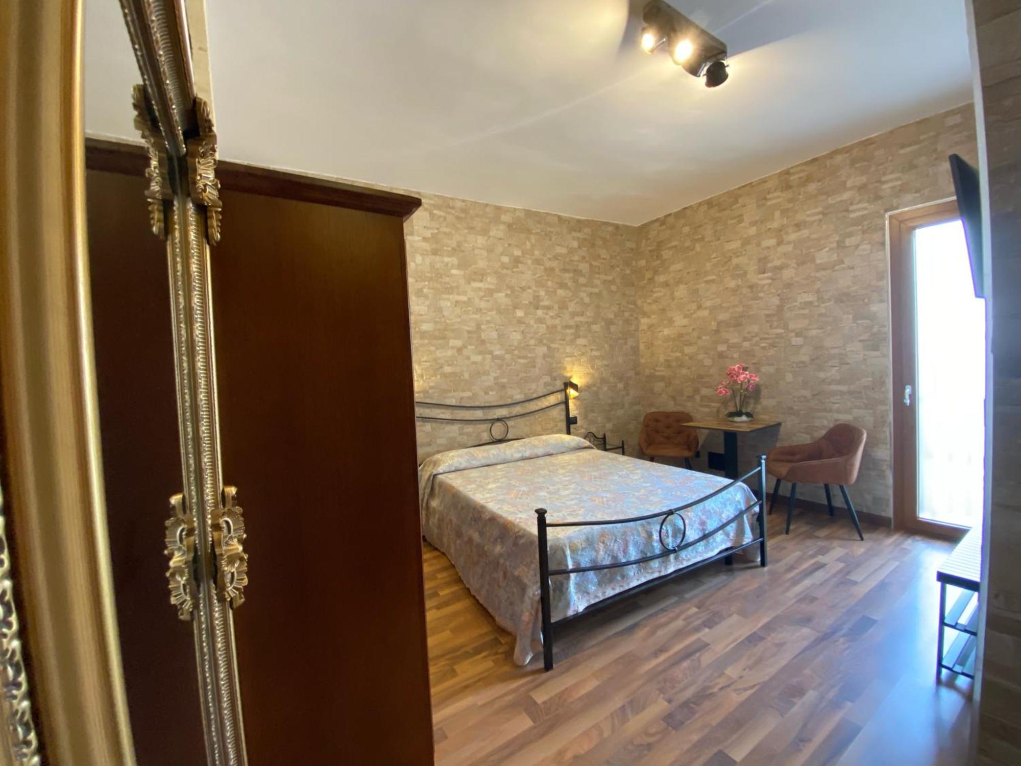 Uria Rooms & Suite B&B Вьесте Экстерьер фото