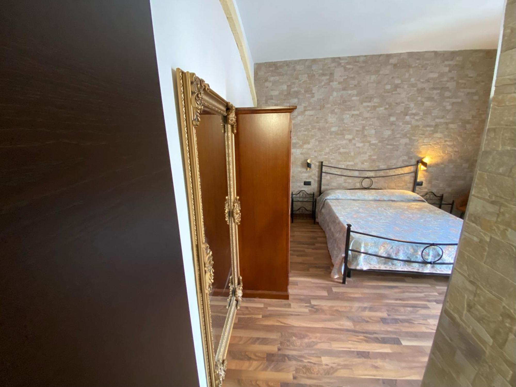 Uria Rooms & Suite B&B Вьесте Экстерьер фото